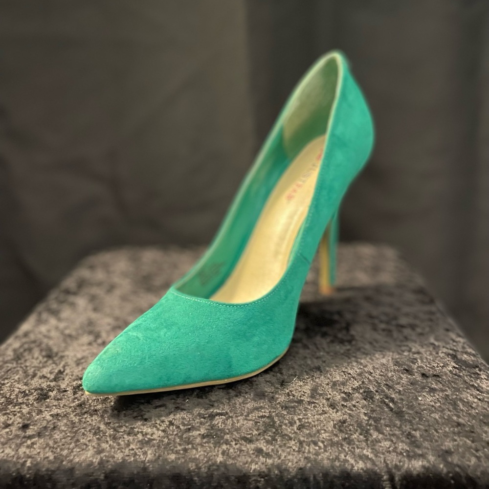 Heels - Picture 3 of 6